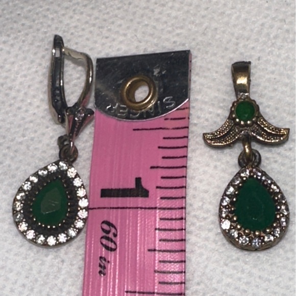 GORGEOUS Emerald Sterling Silver Earrings & Pendant Set - Picture 3 of 7